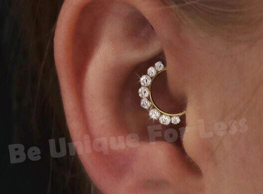 Tragus deals piercing hoop